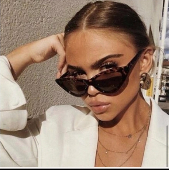 Cat 🐈 Eye 👀 😻 Sunglasses 🕶 🌞 - Picture 5 of 8